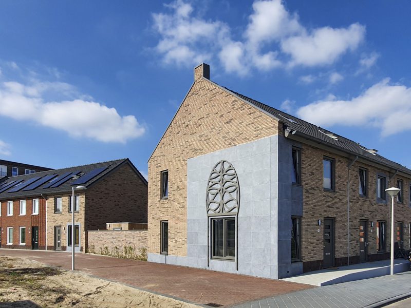 Project Leeuwensteyn met Art Déco decoratie op de zijgevel